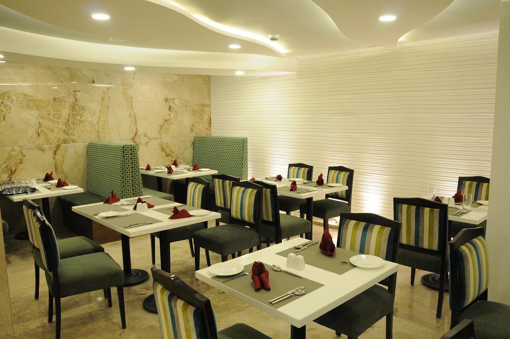 La Woods Hotel Τσενάι Εξωτερικό φωτογραφία