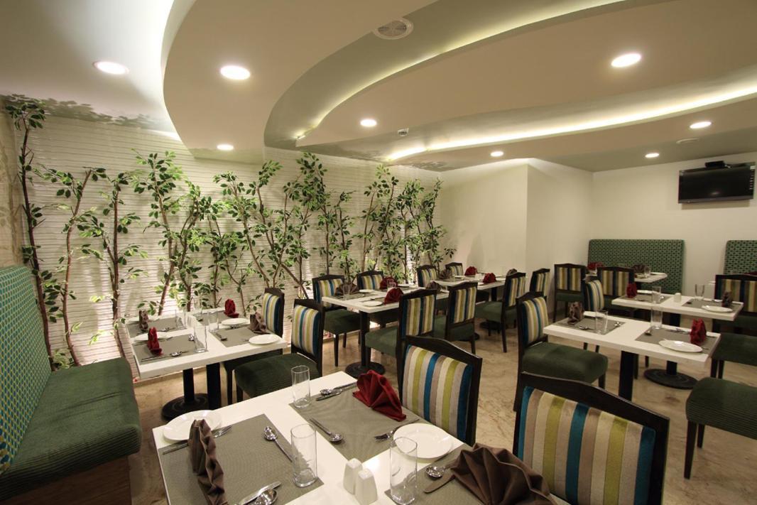 La Woods Hotel Τσενάι Εξωτερικό φωτογραφία