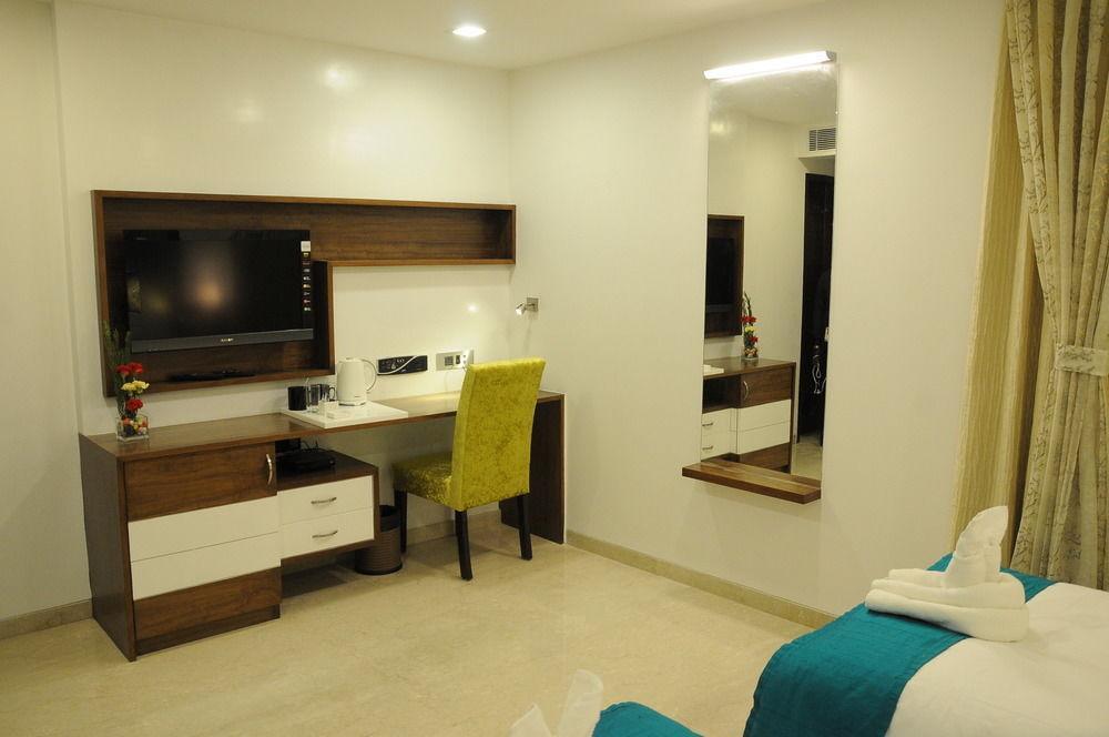 La Woods Hotel Τσενάι Εξωτερικό φωτογραφία
