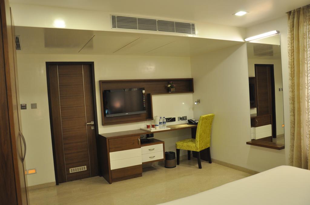 La Woods Hotel Τσενάι Εξωτερικό φωτογραφία