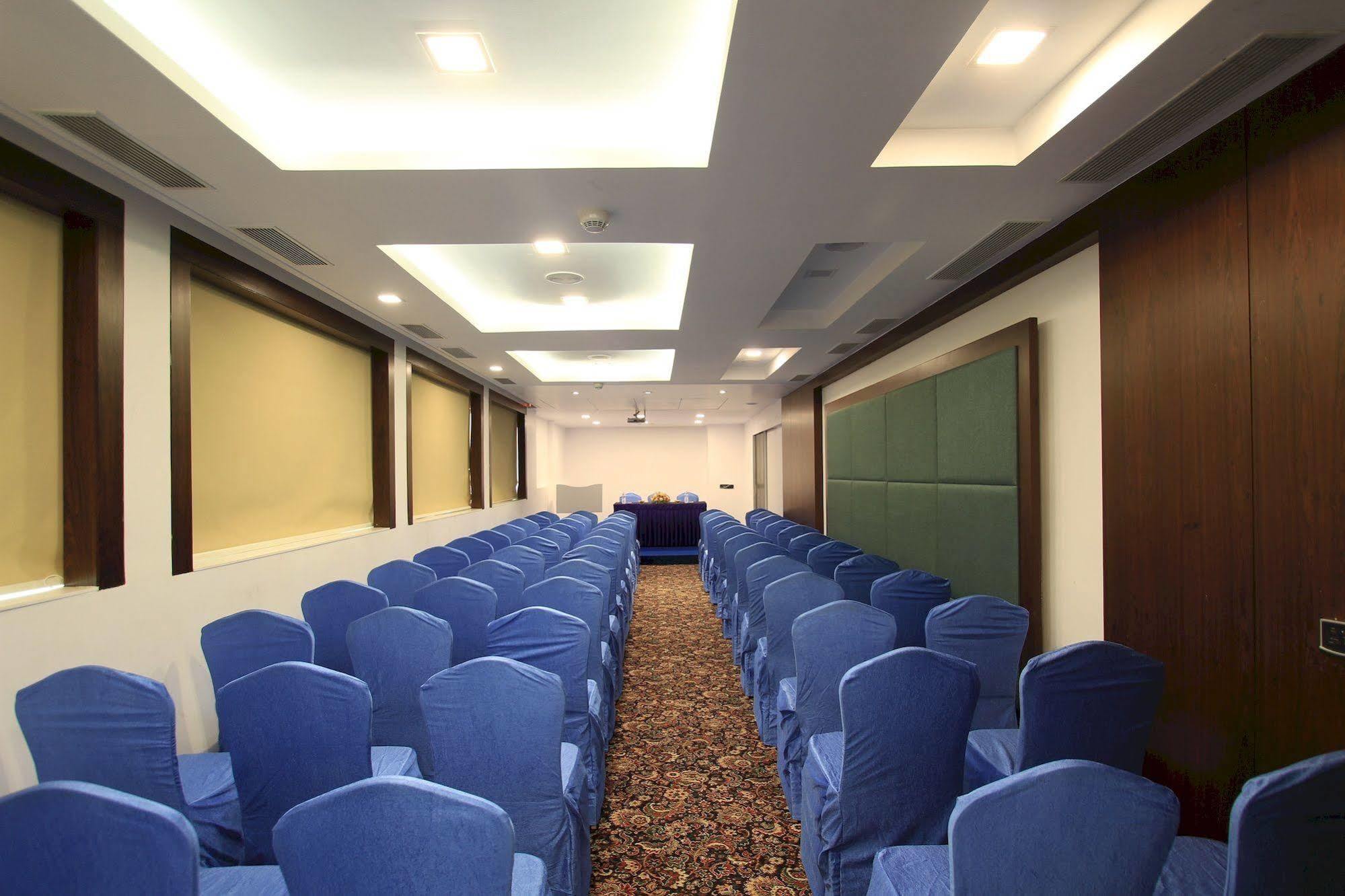 La Woods Hotel Τσενάι Εξωτερικό φωτογραφία