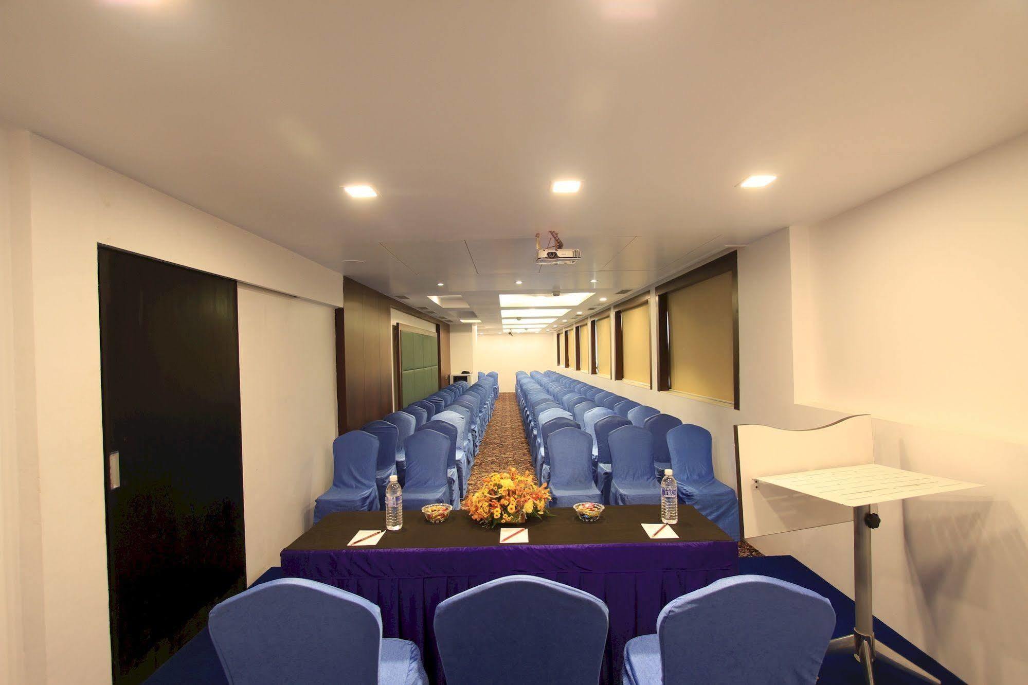 La Woods Hotel Τσενάι Εξωτερικό φωτογραφία
