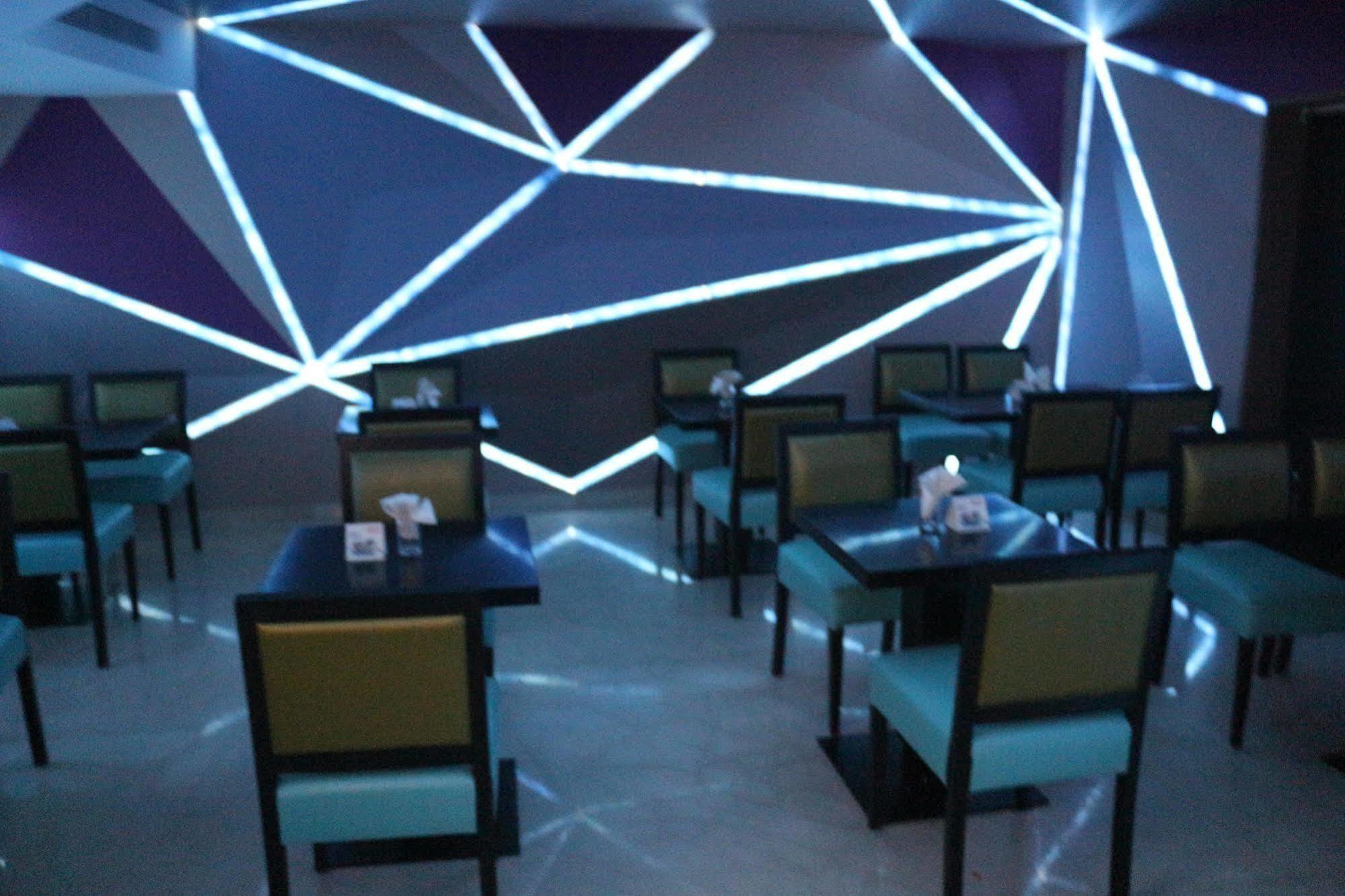La Woods Hotel Τσενάι Εξωτερικό φωτογραφία