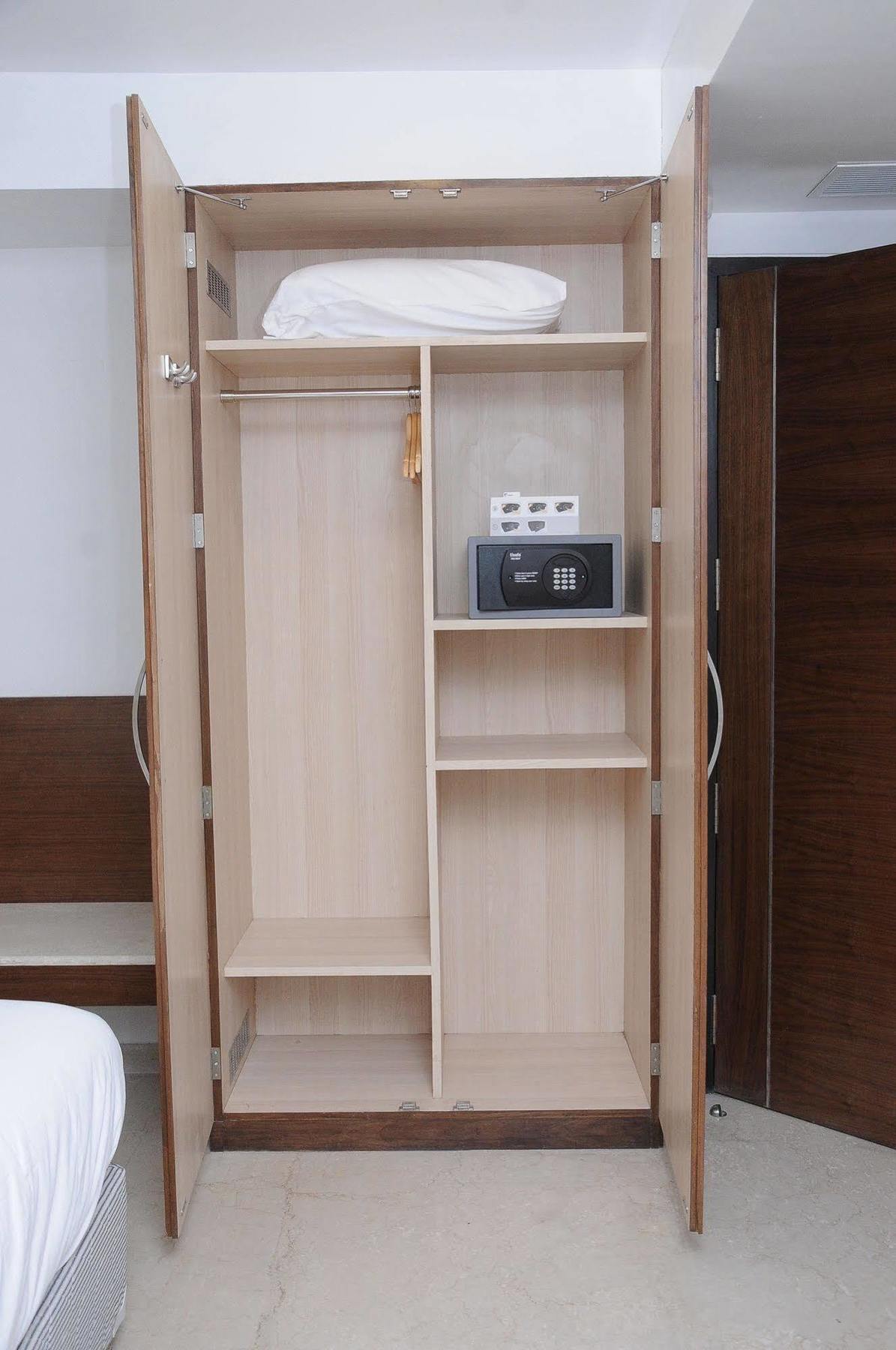 La Woods Hotel Τσενάι Εξωτερικό φωτογραφία