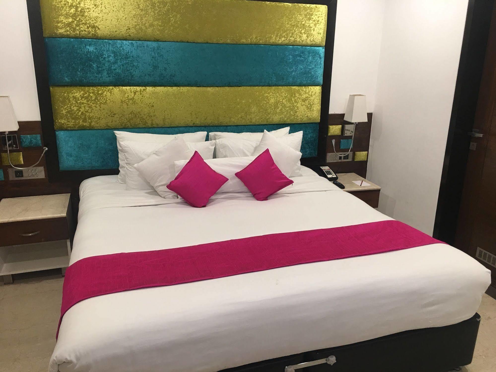 La Woods Hotel Τσενάι Εξωτερικό φωτογραφία